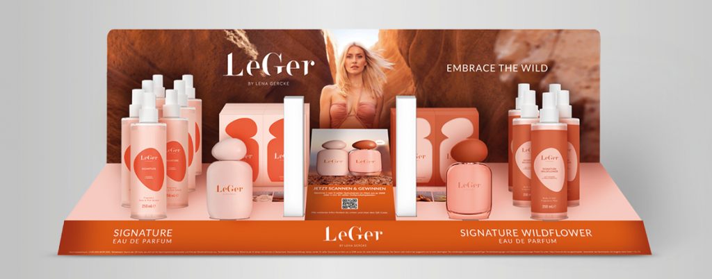 Portfolio Tischdisplay, LeGer, Lena Gercke, Signature eau de Parfum, Signature Wild Flower, Eau de Parfum, Bodymist, Layout, Visualisierung, COTY Beauty Germany GmbH, Klieber Artworks