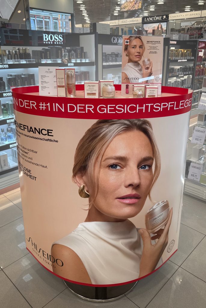 Portfolio, Müller, Beratungstisch, GWP Aktion, Countercard, Key Visual Adaption, POS Instore Platzierung, Benefiance, Shiseido Germany GmbH, Klieber Artworks