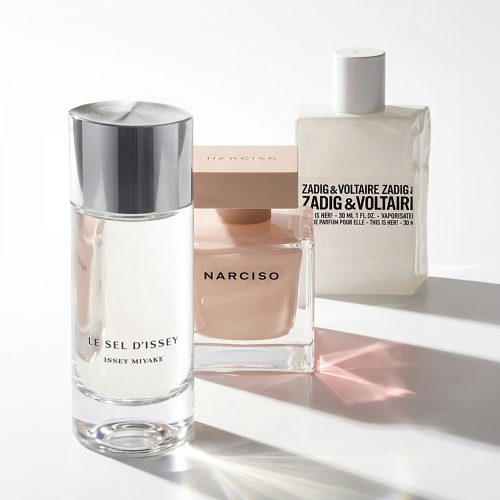 KI-generierte Produktvisualisierung von Klieber Artworks, Flakon Issey Miyake Le Sel Eau de Parfum, Narciso Poudree, Zadig&Voltaire This is her! Eau de Parfum Klieber Artworks