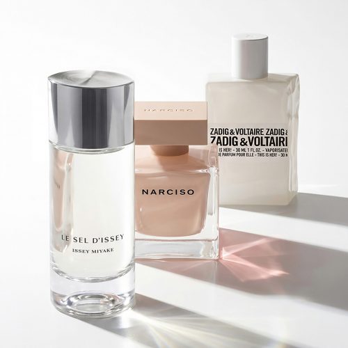 KI-generierte Produktvisualisierung von Klieber Artworks, Flakon Issey Miyake Le Sel Eau de Parfum, Narciso Poudree, Zadig&Voltaire This is her! Eau de Parfum Klieber Artworks
